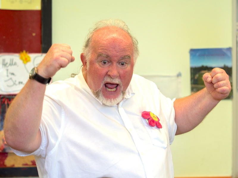 Gymnasium Marktoberdorf Jim Wingate bei den 6.Klassen